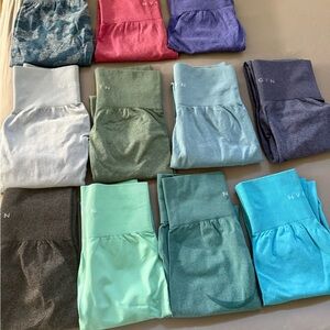 NVGTN 11-Leggings Pink and Purple Stretchy Bottoms
11 for $400(xs)